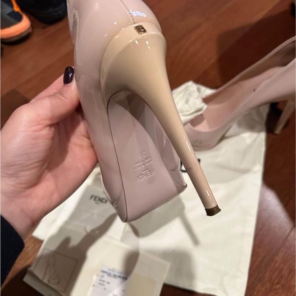 Fendi heels size 38 - Picture 3 of 4